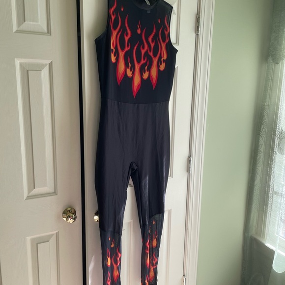 Preowned adult flaming devil cat suit for women - Picture 5 of 6
